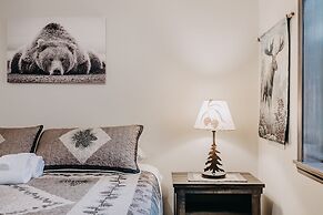 89gs - Hot Tub - Pets Ok - Wifi - Sleeps 4 1 Bedroom Home by RedAwning