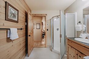 95gs - Hot Tub - Wifi - Pets Ok - Sleeps 4 2 Bedroom Home by RedAwning