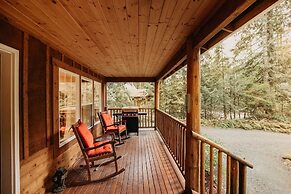 95gs - Hot Tub - Wifi - Pets Ok - Sleeps 4 2 Bedroom Home by RedAwning