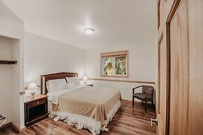 03mbh -12-bdrm - 3.5-bath - Wifi - Pets Ok - Sleeps 26 12 Bedroom Home