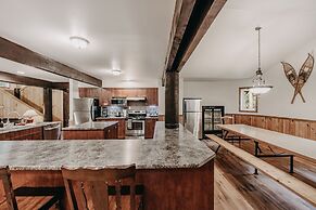 03mbh -12-bdrm - 3.5-bath - Wifi - Pets Ok - Sleeps 26 12 Bedroom Home