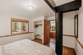 03mbh -12-bdrm - 3.5-bath - Wifi - Pets Ok - Sleeps 26 12 Bedroom Home