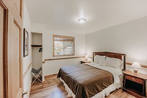 03mbh -12-bdrm - 3.5-bath - Wifi - Pets Ok - Sleeps 26 12 Bedroom Home