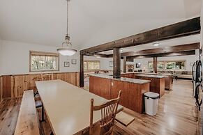 03mbh -12-bdrm - 3.5-bath - Wifi - Pets Ok - Sleeps 26 12 Bedroom Home