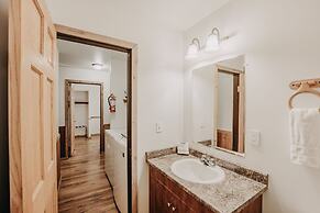 03mbh -12-bdrm - 3.5-bath - Wifi - Pets Ok - Sleeps 26 12 Bedroom Home