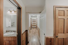 03mbh -12-bdrm - 3.5-bath - Wifi - Pets Ok - Sleeps 26 12 Bedroom Home