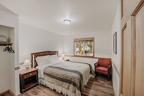 03mbh -12-bdrm - 3.5-bath - Wifi - Pets Ok - Sleeps 26 12 Bedroom Home