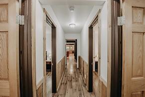 03mbh -12-bdrm - 3.5-bath - Wifi - Pets Ok - Sleeps 26 12 Bedroom Home