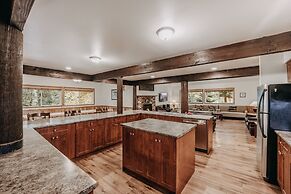 03mbh -12-bdrm - 3.5-bath - Wifi - Pets Ok - Sleeps 26 12 Bedroom Home