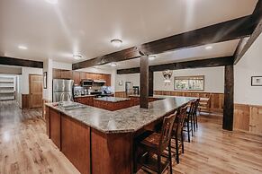 03mbh -12-bdrm - 3.5-bath - Wifi - Pets Ok - Sleeps 26 12 Bedroom Home