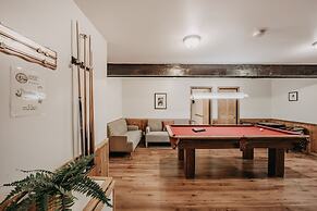 03mbh -12-bdrm - 3.5-bath - Wifi - Pets Ok - Sleeps 26 12 Bedroom Home