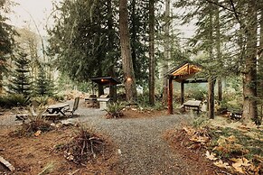 03mbh -12-bdrm - 3.5-bath - Wifi - Pets Ok - Sleeps 26 12 Bedroom Home