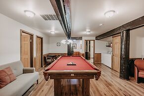 03mbh -12-bdrm - 3.5-bath - Wifi - Pets Ok - Sleeps 26 12 Bedroom Home