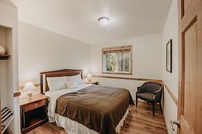 03mbh -12-bdrm - 3.5-bath - Wifi - Pets Ok - Sleeps 26 12 Bedroom Home