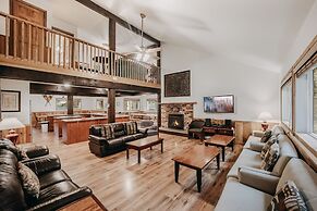 03mbh -12-bdrm - 3.5-bath - Wifi - Pets Ok - Sleeps 26 12 Bedroom Home