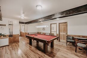 03mbh -12-bdrm - 3.5-bath - Wifi - Pets Ok - Sleeps 26 12 Bedroom Home