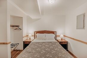 03mbh -12-bdrm - 3.5-bath - Wifi - Pets Ok - Sleeps 26 12 Bedroom Home