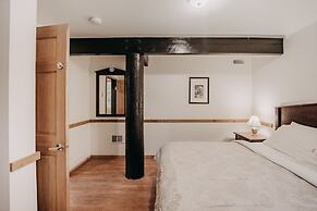 03mbh -12-bdrm - 3.5-bath - Wifi - Pets Ok - Sleeps 26 12 Bedroom Home