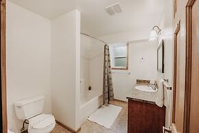 03mbh -12-bdrm - 3.5-bath - Wifi - Pets Ok - Sleeps 26 12 Bedroom Home