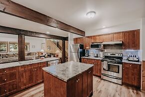 03mbh -12-bdrm - 3.5-bath - Wifi - Pets Ok - Sleeps 26 12 Bedroom Home