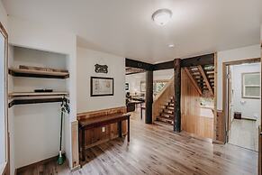 03mbh -12-bdrm - 3.5-bath - Wifi - Pets Ok - Sleeps 26 12 Bedroom Home