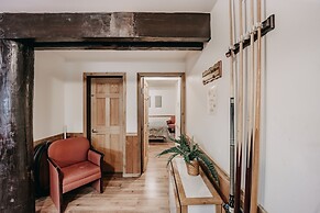 03mbh -12-bdrm - 3.5-bath - Wifi - Pets Ok - Sleeps 26 12 Bedroom Home