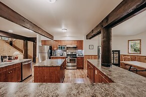 03mbh -12-bdrm - 3.5-bath - Wifi - Pets Ok - Sleeps 26 12 Bedroom Home