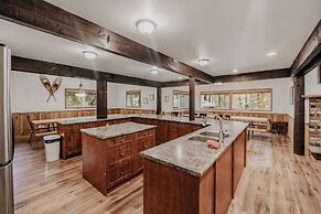 03mbh -12-bdrm - 3.5-bath - Wifi - Pets Ok - Sleeps 26 12 Bedroom Home