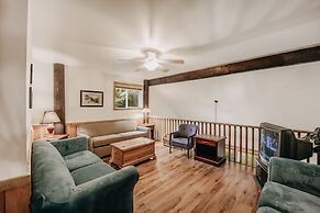 03mbh -12-bdrm - 3.5-bath - Wifi - Pets Ok - Sleeps 26 12 Bedroom Home