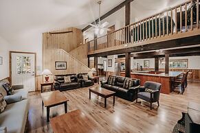 03mbh -12-bdrm - 3.5-bath - Wifi - Pets Ok - Sleeps 26 12 Bedroom Home