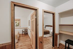 03mbh -12-bdrm - 3.5-bath - Wifi - Pets Ok - Sleeps 26 12 Bedroom Home