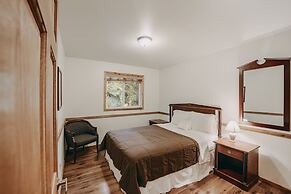 03mbh -12-bdrm - 3.5-bath - Wifi - Pets Ok - Sleeps 26 12 Bedroom Home