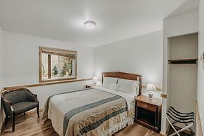 03mbh -12-bdrm - 3.5-bath - Wifi - Pets Ok - Sleeps 26 12 Bedroom Home