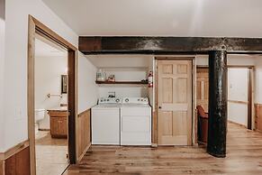 03mbh -12-bdrm - 3.5-bath - Wifi - Pets Ok - Sleeps 26 12 Bedroom Home