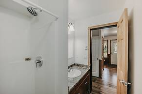 03mbh -12-bdrm - 3.5-bath - Wifi - Pets Ok - Sleeps 26 12 Bedroom Home