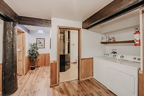 03mbh -12-bdrm - 3.5-bath - Wifi - Pets Ok - Sleeps 26 12 Bedroom Home