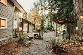 03mbh -12-bdrm - 3.5-bath - Wifi - Pets Ok - Sleeps 26 12 Bedroom Home