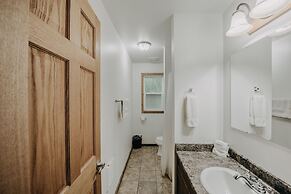 03mbh -12-bdrm - 3.5-bath - Wifi - Pets Ok - Sleeps 26 12 Bedroom Home