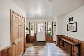 03mbh -12-bdrm - 3.5-bath - Wifi - Pets Ok - Sleeps 26 12 Bedroom Home