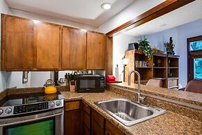 31sw - Fireplace - Wifi - Washer/dryer - Sleeps 4 2 Bedroom Home by Re