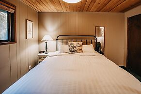 98sl - Hot Tub - Bbq - Pets Ok - Wifi - Sleeps 6 2 Bedroom Home by Red