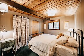 98sl - Hot Tub - Bbq - Pets Ok - Wifi - Sleeps 6 2 Bedroom Home by Red