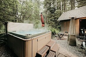 98sl - Hot Tub - Bbq - Pets Ok - Wifi - Sleeps 6 2 Bedroom Home by Red