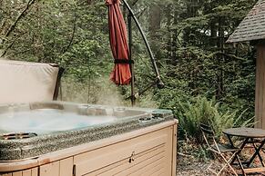 98sl - Hot Tub - Bbq - Pets Ok - Wifi - Sleeps 6 2 Bedroom Home by Red