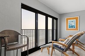 Gulf Tower 8b 2 Bedroom Condo by RedAwning
