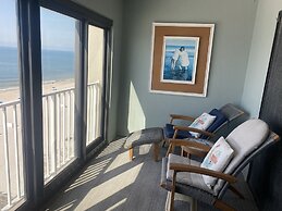 Gulf Tower 8b 2 Bedroom Condo by RedAwning