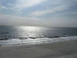 Gulf Tower 8b 2 Bedroom Condo by RedAwning