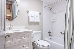 Gulf Tower 8b 2 Bedroom Condo by RedAwning