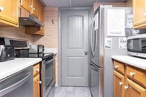 Gulf Tower 8b 2 Bedroom Condo by RedAwning