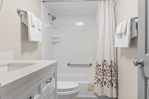 Gulf Tower 8b 2 Bedroom Condo by RedAwning